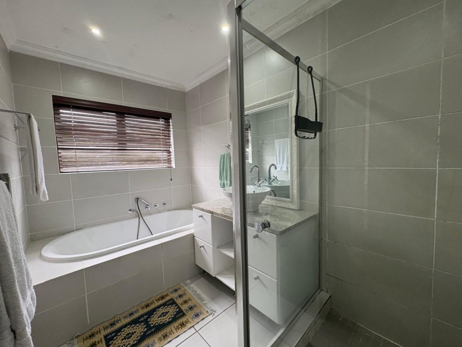 To Let 6 Bedroom Property for Rent in West Beach Western Cape